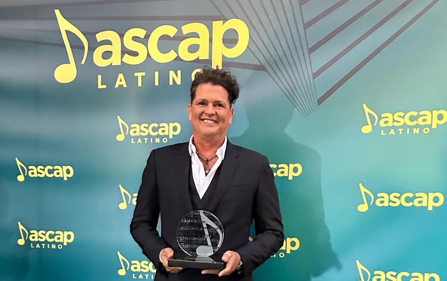 Carlos Vives: Un embajador musical de Colombia que conquista el mundo