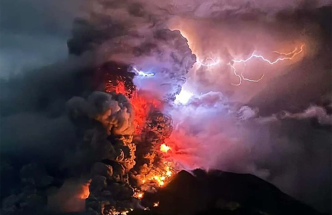 Volcán Ruang despierta: Más de 800 personas evacuadas en Indonesia